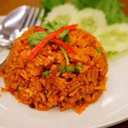 ข้าวผัดพริกแดง