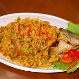 ปลากะพงผัดไข่เค็ม