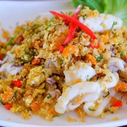 ปลาหมึกผัดไข่เค็มกรอบ