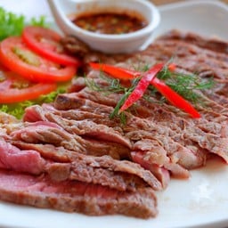 สเต็กเนื้อย่างจิ้มแจ่ว