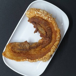 หมูกรอบ (เส้น)