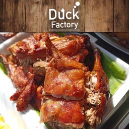 Duck Factory เป็ดย่างชาโคลสมุนไพร คลองลำเจียก
