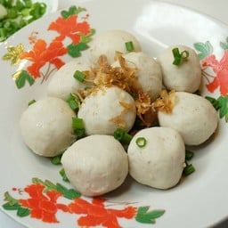 ลูกชิ้นหมูลวกจิ้ม