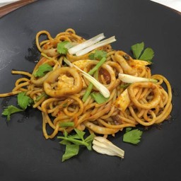 สปาเก็ตตี้ปลาหมึกผัดไข่เค็ม