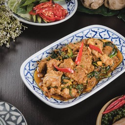 ผัดกระดูกอ่อนใบยี่หร่า