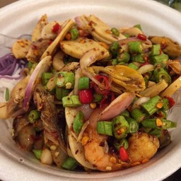 พ่อค้าแม่ค้าอัธยาศรัยดีมาก เครื่องแน่นมาก แซ่บ สด นัว ผักสดๆ ของสดๆ ไม่มีค้างคืน