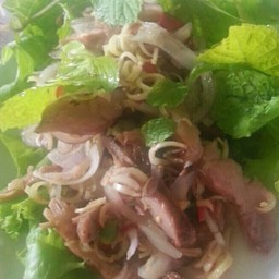 ยำคอหมู