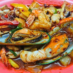 ทะเลผัดน้ำพริกเผา