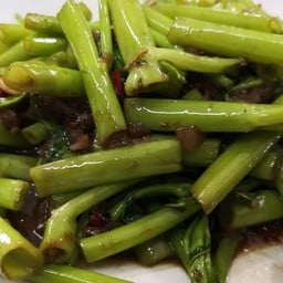 ผักบุ้งผัดกะปิ