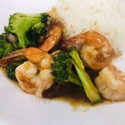 ผัดบ็อคเคอรรี่กุ้งราดข้าว