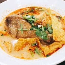 ก๋วยเตี๋ยวไก่ต้มยำน้ำข้น