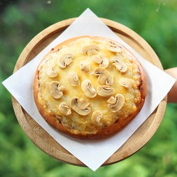 Mushroom cheese pizza