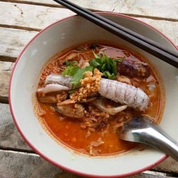 ก๋วยเตี๋ยวห้อยขาแลเล