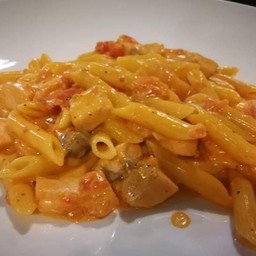 Penne salmon