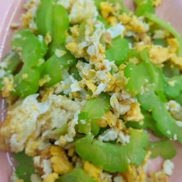 มะระผัดไข่