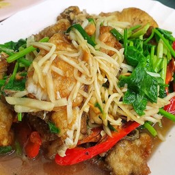 เนื้อปลาเก๋าผัดขึ้นฉ่าย
