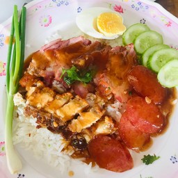 ข้าวหมูกรอบรวม