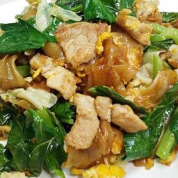 ผัดซีอิ๊วหมูหรือไก่