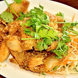 ปลากระพงแล่่ชิ้นทอดกระเทียม