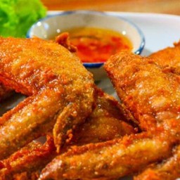 ปีกไก่ทอดกระเทียมกรอบ