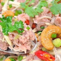 ยำแหนมสด