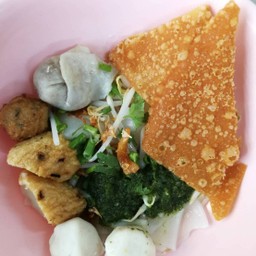 ก๋วยเตี๋ยวลุยสวน Dried Noodle with seafood sauce
