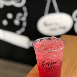 สตรอว์เบอร์รี่โซดา