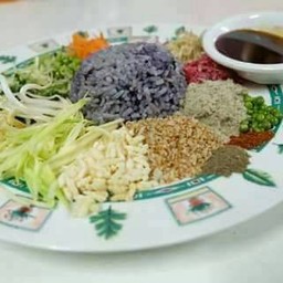 ข้าวยำสมุนไพรแม่แมว
