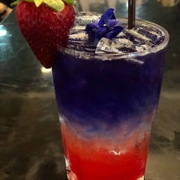 สตรอเบอร์รี่อัญชันโซดา