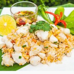 ข้าวผัดเนื้อปูก้อน