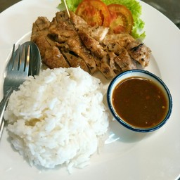 ข้าวไก่ย่างจิ้มแจ่ว