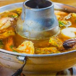 แกงส้มชะอมไข่ใส่กุ้ง  หม้อไฟ