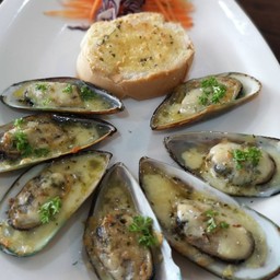 หอยแมงภู่นิวซีแลนด์อบชีส