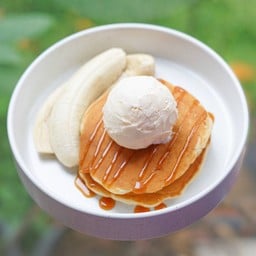 Caramel Banana Pancake