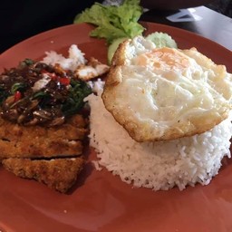 ข้าวกระเพราไก่กรอบ