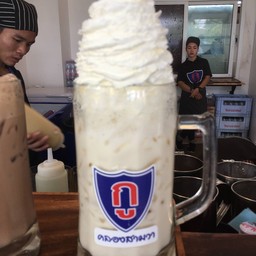 นมสดชักเย็นใหญ่เพิ่มวิปครีม