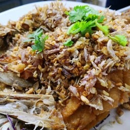 ปลากะพงทอดกระเทียม
