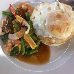 ข้าวกะเพราทะเล Stir-fried basil leaves with Seafood
