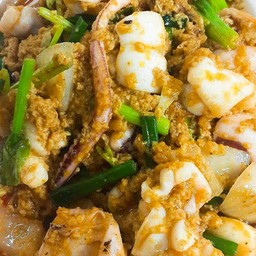 ปลาหมึกผัดผงกระหี่