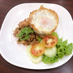 ไก่กระเทียมไข่ดาวราดข้าว