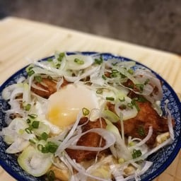 ข้าวหน้าไก่ทอดและไข่ตุ๋น