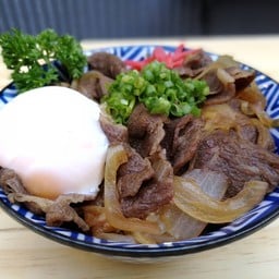 ข้าวหน้าเนื้อพรีเมี่ยมและไข่ออนเซ็น
