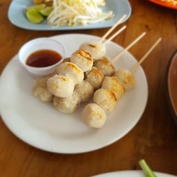 มนฑ์สรวง ผัดไทห่อไข่