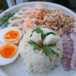 ข้าวคลุกพริกเกลือคุณนภา