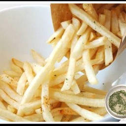 SHAKAPOTE CRAZY SALT
มันฝรั่งทอด รสเค็ม