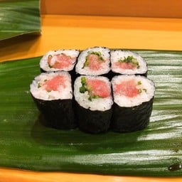 901.MAGURO NEGITORO-MAKIMinced Bluefin Tuna with Green Onion Roll