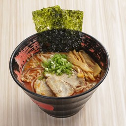 SHAKARIKI KASU RAMEN
Ramen with deep-fried beef innards ชาคาริกิราเมง (Abura kasu iri ใส่ไส้วัวทอด)