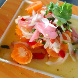 ยำไข่แดง