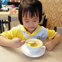 บัวลอยสีทอง