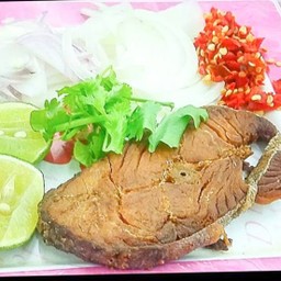 ยำปลาเค็ม